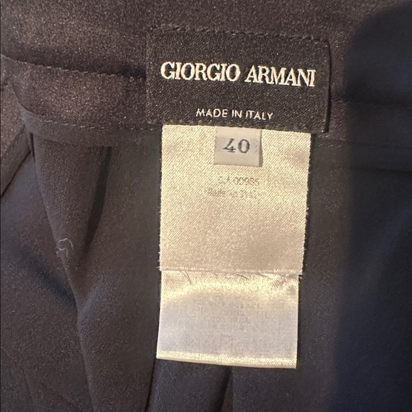 Giorgio Armani black silk flowing skirt. Size 6 - Picture 4 of 8